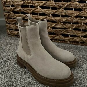 Steve Madden Women's Chelsea Platform Boot in Light Taupe Suede